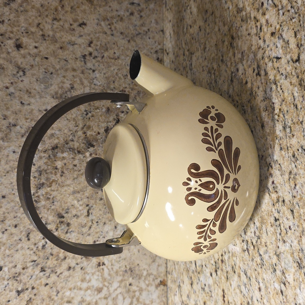 Vintage Pfaltzgraff "Village" Tea Kettle - Picture 3 of 7